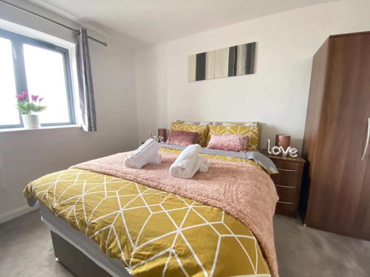 Beach Front Apt With Stunning Sea View สวอนซี ภายนอก รูปภาพ