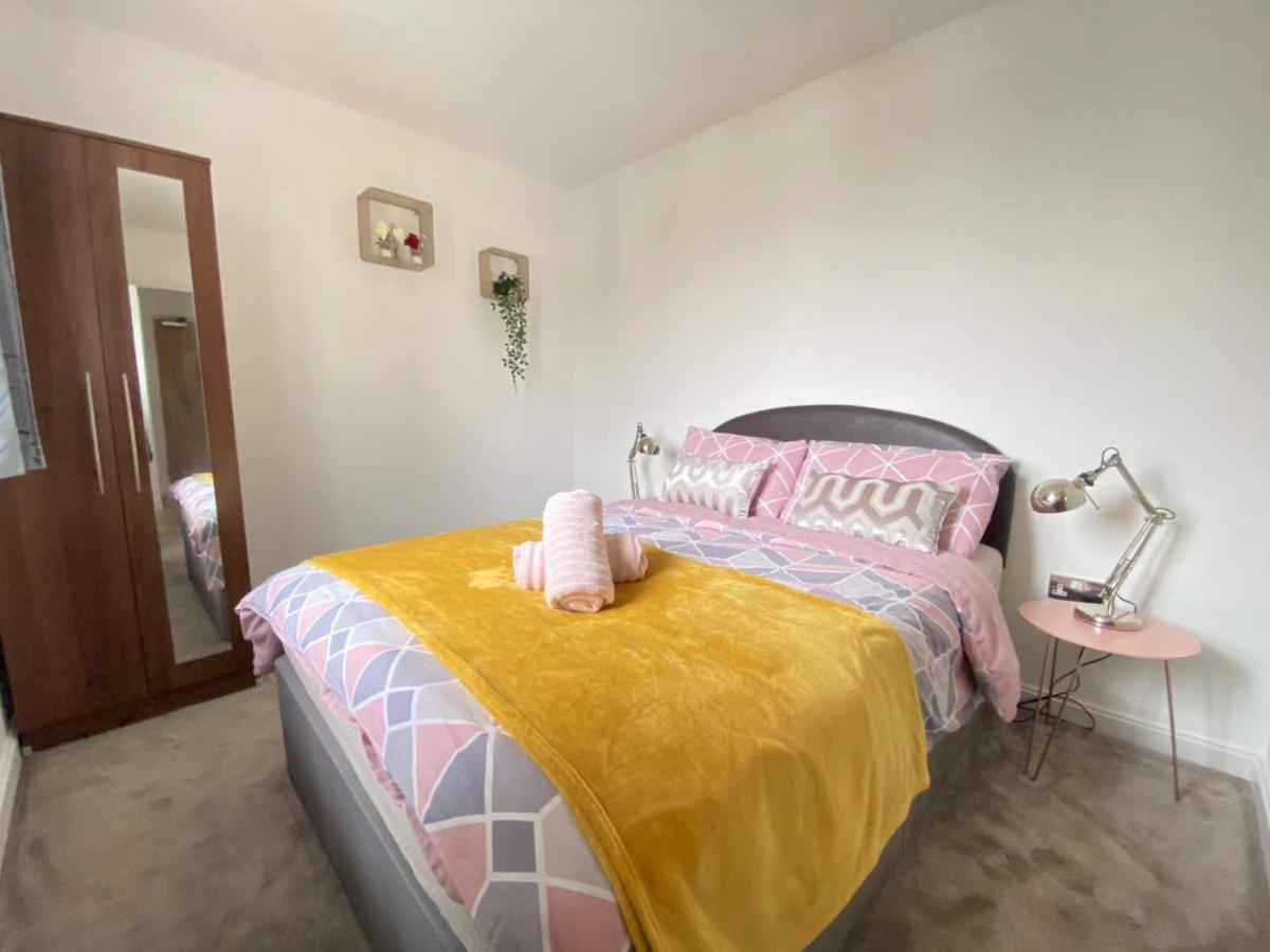 Beach Front Apt With Stunning Sea View สวอนซี ภายนอก รูปภาพ