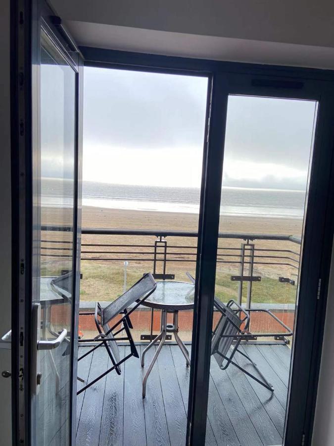 Beach Front Apt With Stunning Sea View สวอนซี ภายนอก รูปภาพ