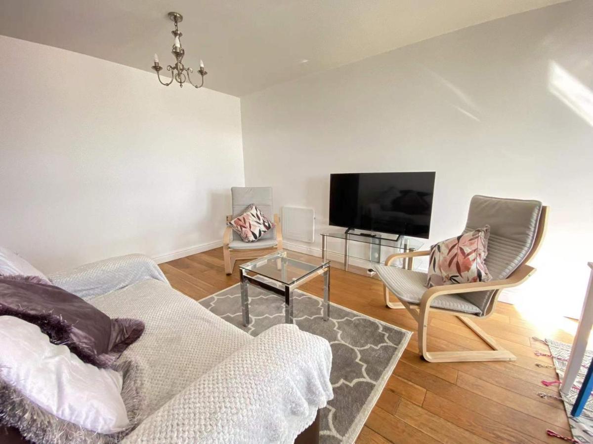 Beach Front Apt With Stunning Sea View สวอนซี ภายนอก รูปภาพ